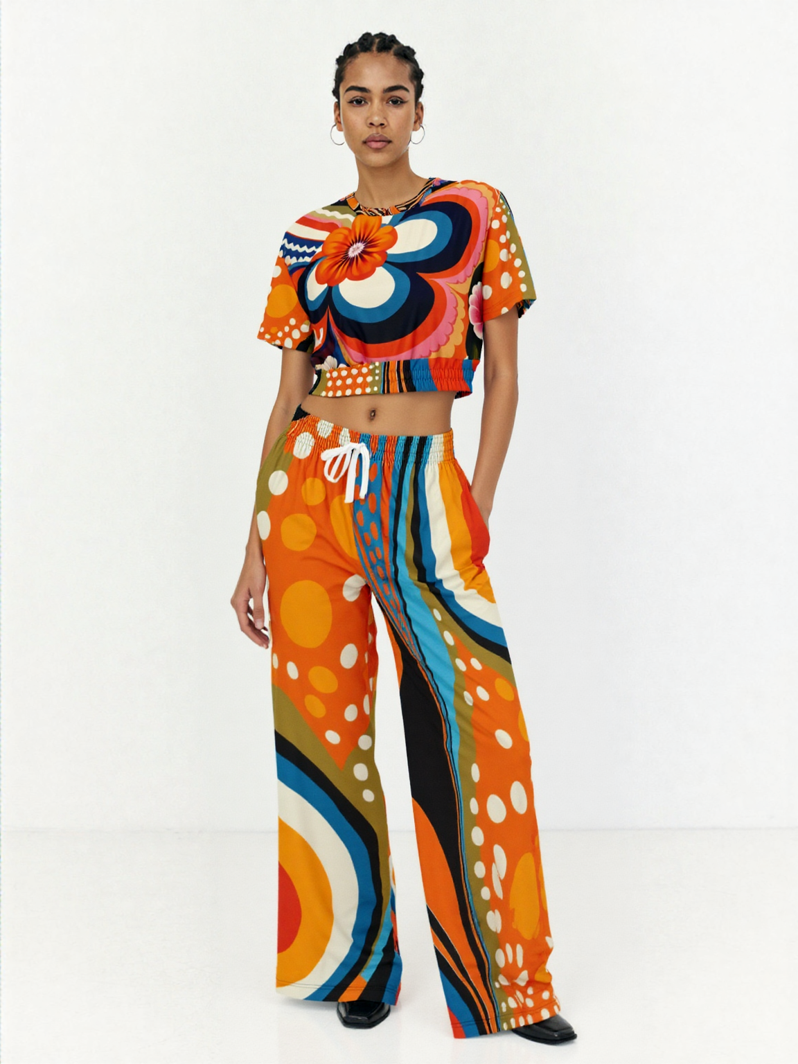 Down Memory Lane Groovy 70s Print Eco-Poly Short Sleeve Cropped Pullover