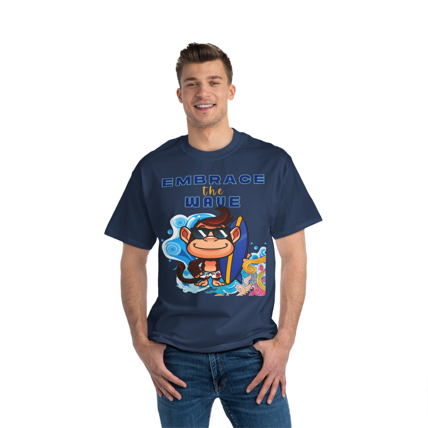 Abraza la camiseta de peso pesado Wave Monkey Surfer