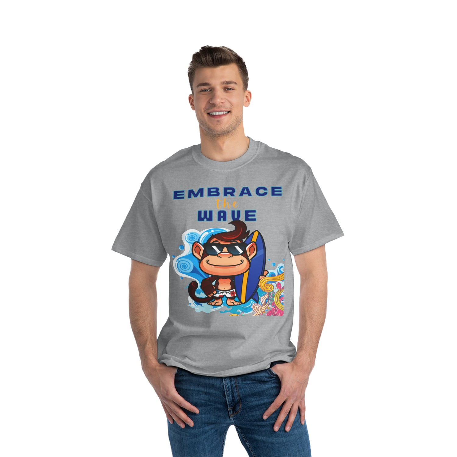 Abraza la camiseta de peso pesado Wave Monkey Surfer