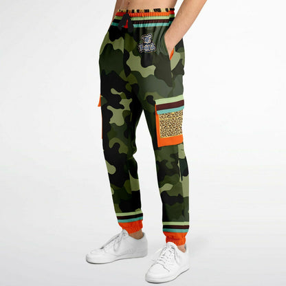 Joggers cargo unisex de poliéster ecológico LUXE con camuflaje verde emitidos por el gobierno 