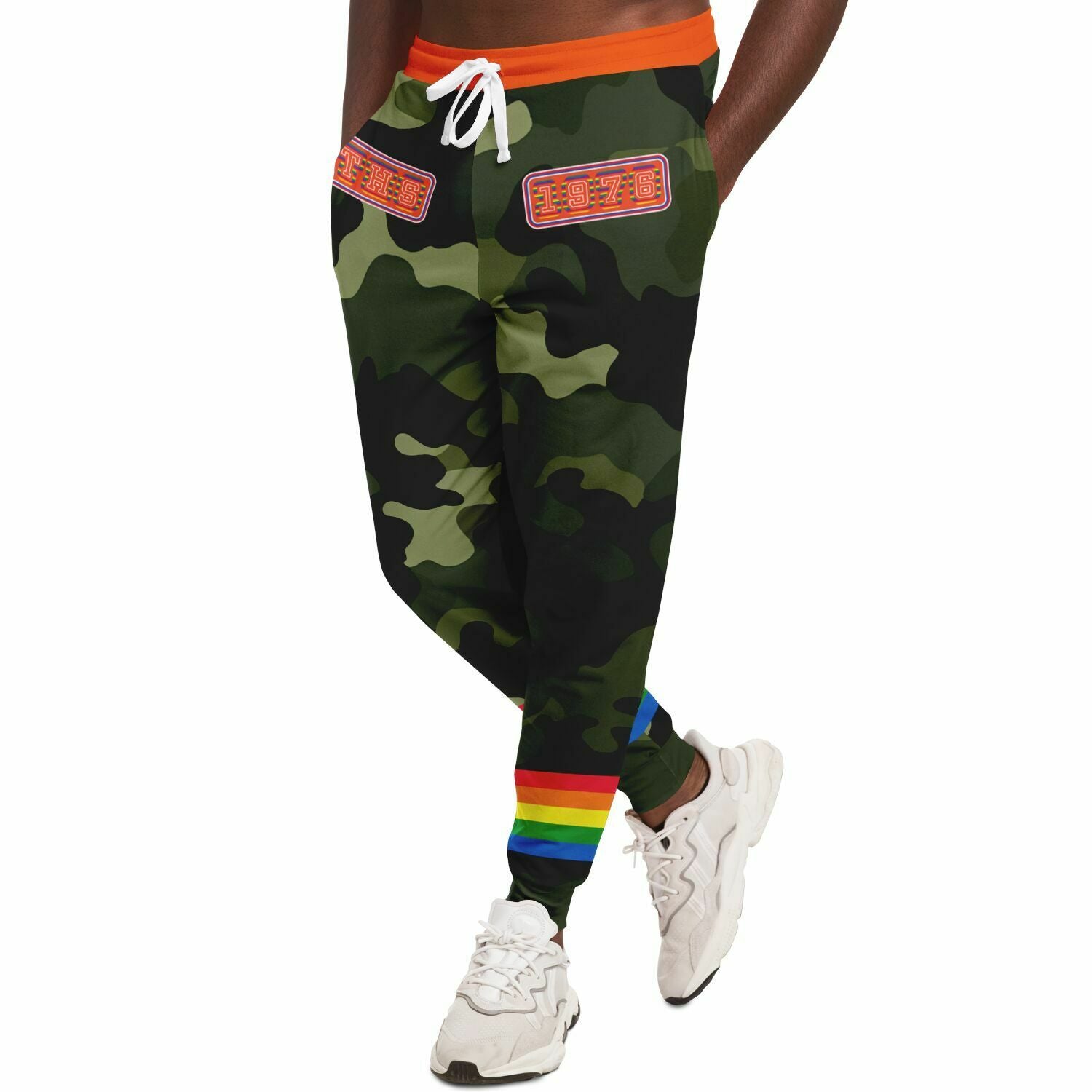 Joggers unisex de poliéster ecológico con rayas arcoíris y camuflaje verde 