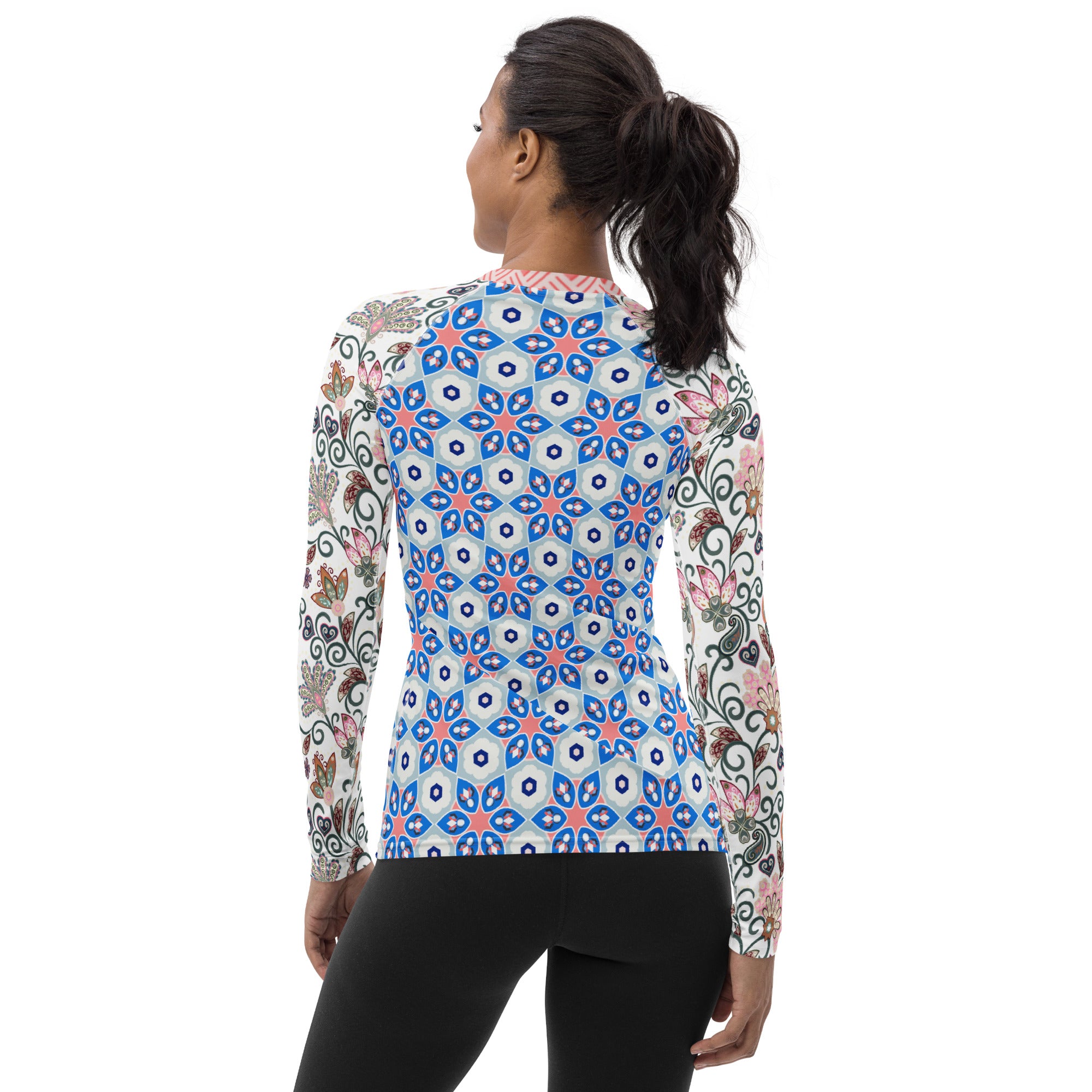 Rash Guard Jingle Pug con flores rosas y flores