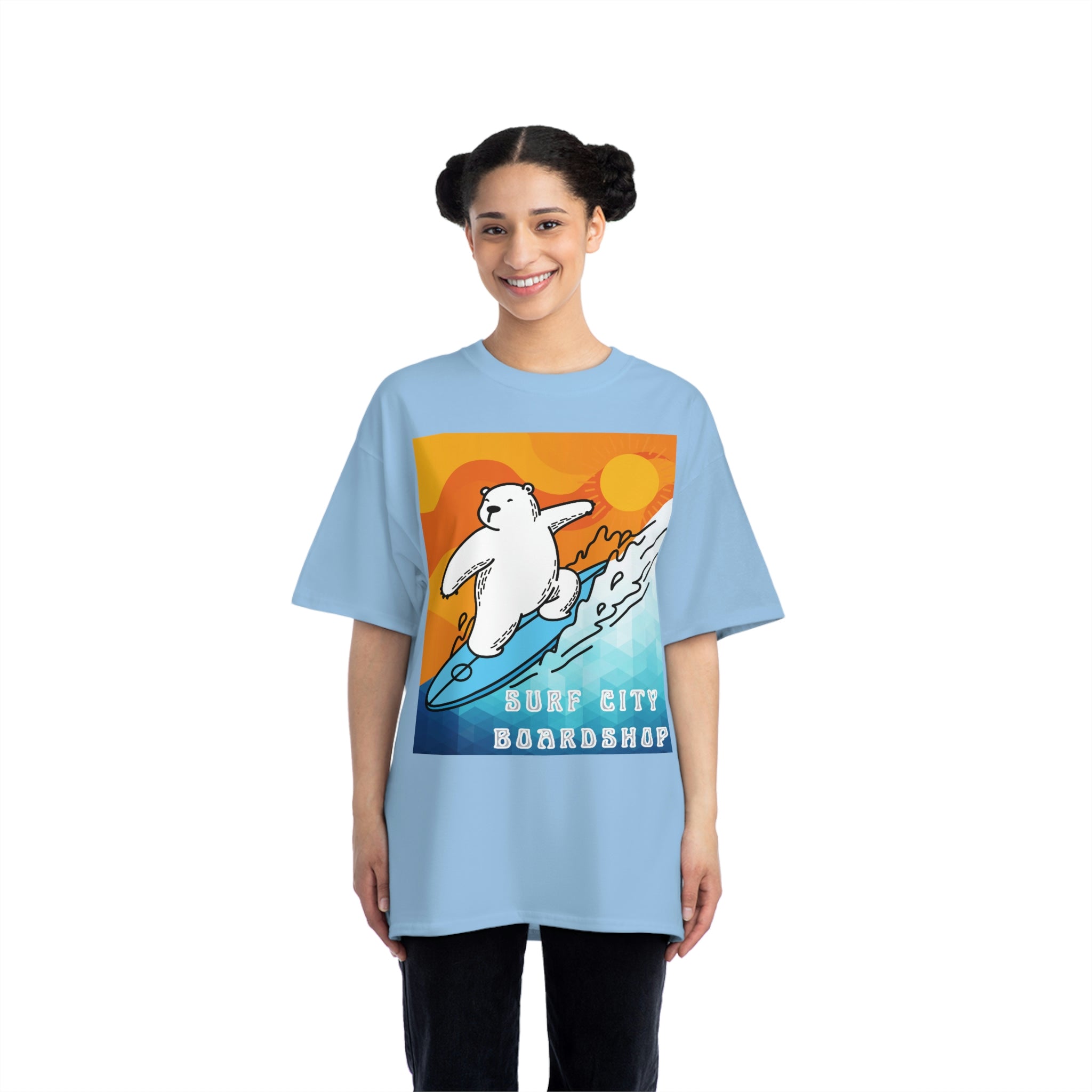 Camiseta de peso pesado Surf City Boardshop con mascota del oso polar, edición Sunset