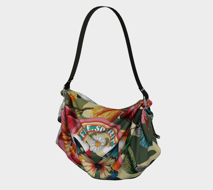 Bolso estilo hobo con bufanda y diseño de camuflaje floral en verde de Free Spirit